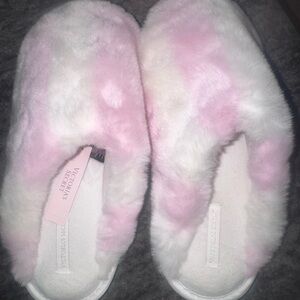 NEW❤️Victoria Secret Pink and White Fuzzy Slippers